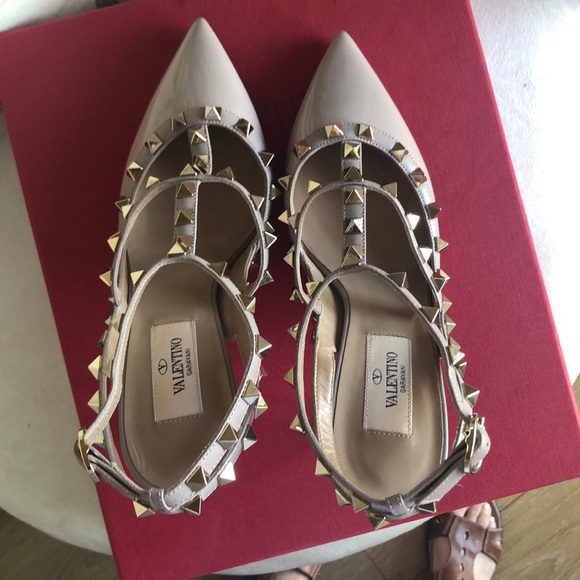 ❌SOLD ❌ Valentino Rockstud T-Strap Pump - Picture 5 of 8